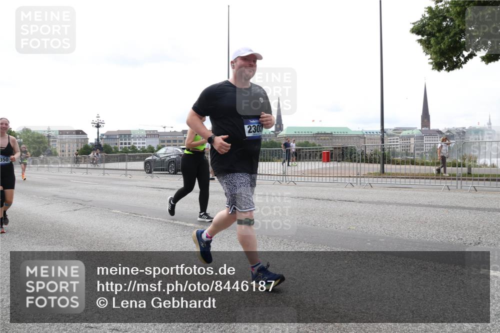 29.06.2025 - hella hamburg halbmarathon Lena Gebhardt http://msf.ph/oto/8446187 29.06.2025 10:30:05 Lombardsbrücke 350, 2302, 1097, 1547, 1694, 2302, 2699, 2901, 3443, 3573, 3613, 4395, 4580, 5063, 5322, 5350, 6598, 6616, 6626, 8388, 8792, 8941, 9095, 9937, 10162, 10880, 11269, 11376, 11444, 11634, 12216, 12227, 12305, 12349, 12350, 12504, 12537, 12710, 13031, 13418, 13810, 14304, 15266, 16182, 16601, 16604, 16735, 16769, 17529, 18046, 18385, 18503, 18671 meine-sportfotos.de