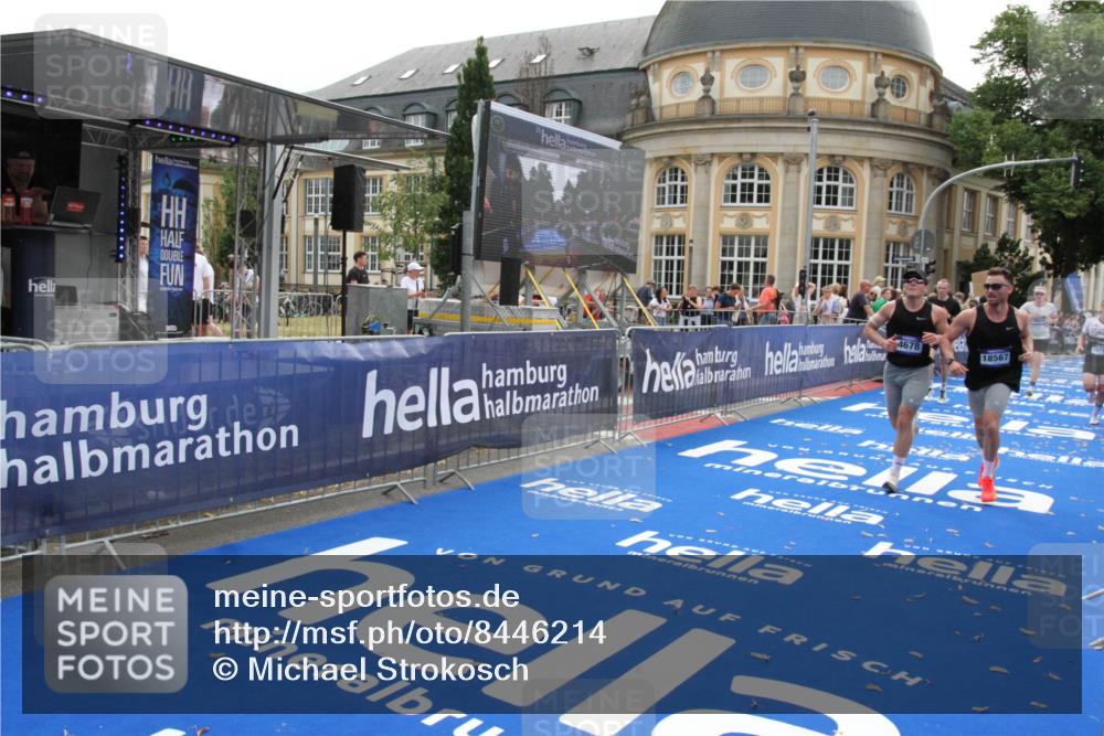 29.06.2025 - hella hamburg halbmarathon Michael Strokosch http://msf.ph/oto/8446214 29.06.2025 10:27:33 Ziel 4678, 9804, 12341, 13941, 18567, 19114 meine-sportfotos.de