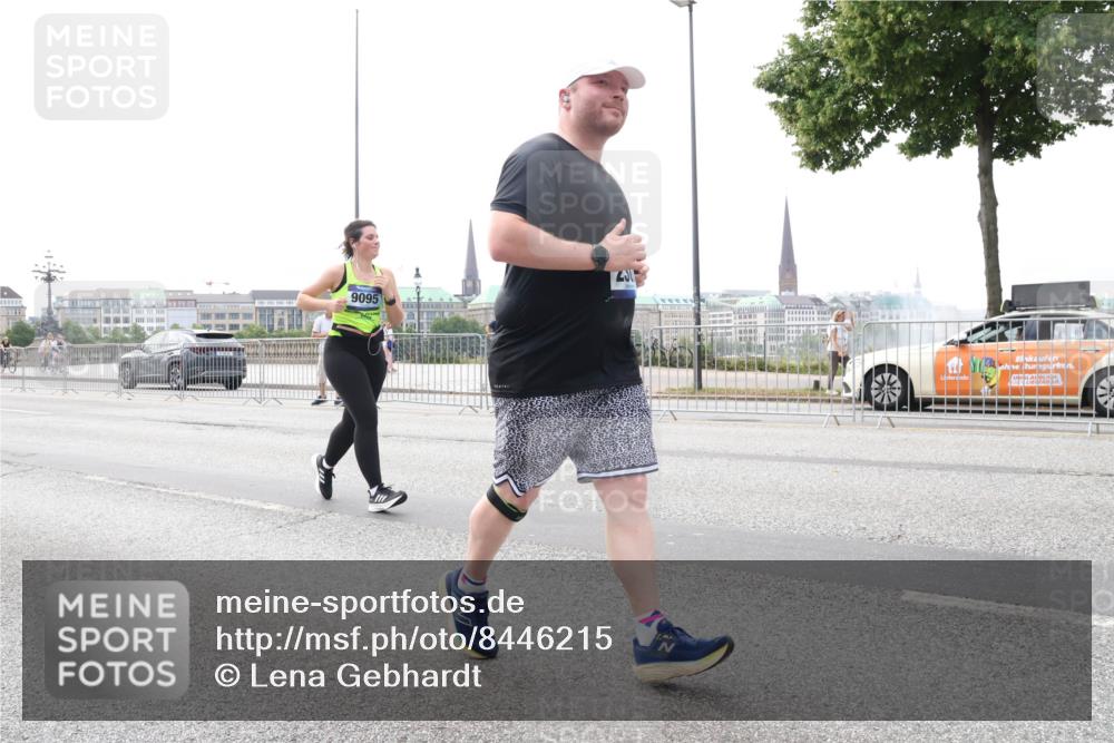 29.06.2025 - hella hamburg halbmarathon Lena Gebhardt http://msf.ph/oto/8446215 29.06.2025 10:30:05 Lombardsbrücke 9095, 1097, 1547, 1694, 2302, 2699, 2901, 3443, 3573, 3613, 4395, 4580, 5063, 5322, 5350, 6598, 6616, 6626, 8388, 8792, 8941, 9095, 9937, 10162, 10880, 11269, 11376, 11444, 11634, 12216, 12227, 12305, 12349, 12350, 12504, 12537, 12710, 13031, 13418, 13810, 14304, 15266, 16182, 16601, 16604, 16735, 16769, 17529, 18046, 18385, 18503, 18671 meine-sportfotos.de
