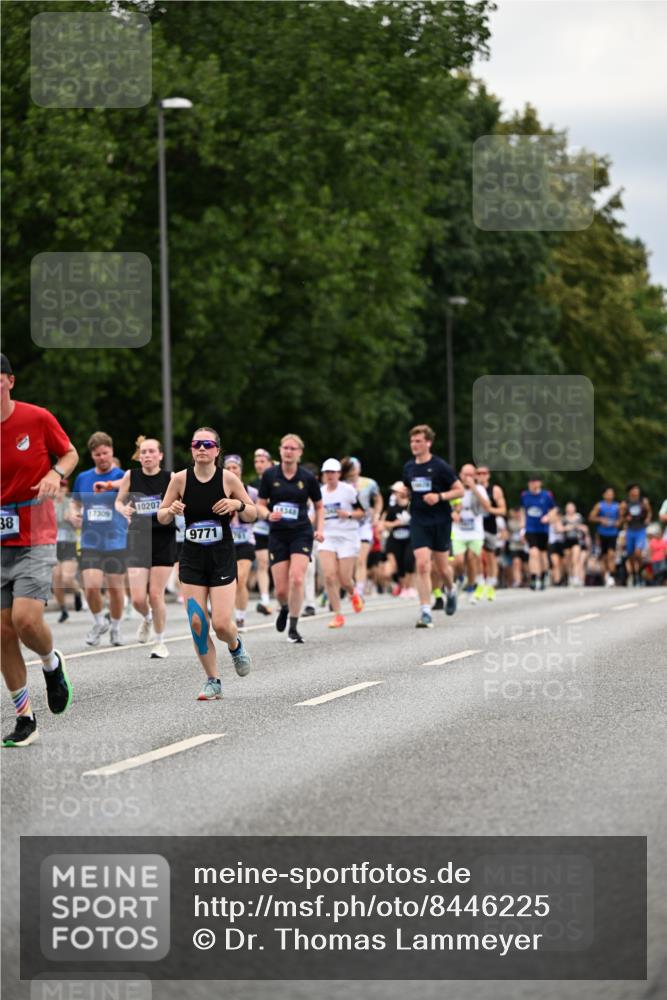 29.06.2025 - hella hamburg halbmarathon Dr. Thomas Lammeyer http://msf.ph/oto/8446225 29.06.2025 10:58:23 Kennedybrücke 1017, 1744, 1789, 1984, 2079, 2146, 2372, 2761, 3187, 3249, 4323, 4626, 4685, 4801, 4838, 5514, 5804, 5817, 5857, 5993, 6273, 6468, 7614, 8189, 8924, 9138, 9503, 9531, 9771, 10207, 11390 meine-sportfotos.de
