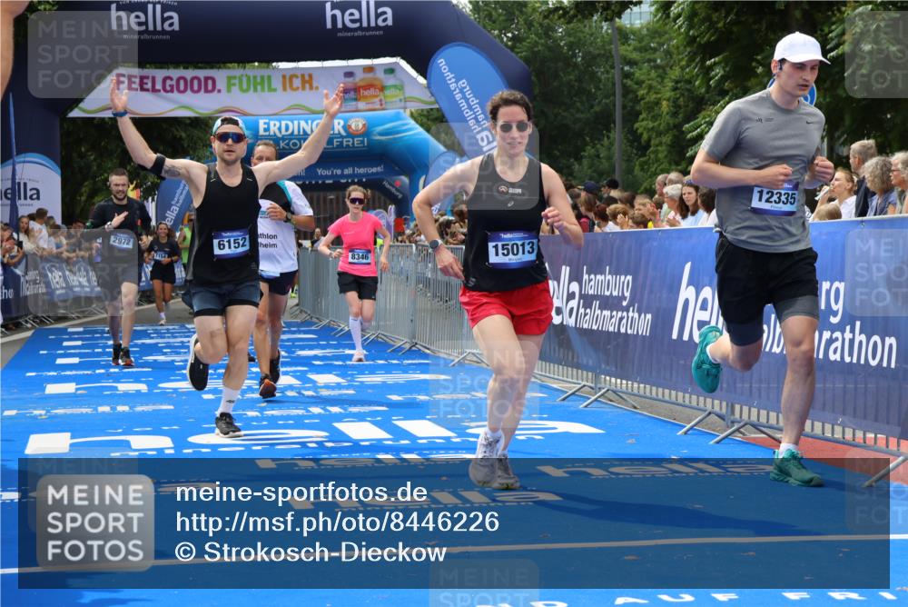 29.06.2025 - hella hamburg halbmarathon Strokosch-Dieckow http://msf.ph/oto/8446226 29.06.2025 10:39:24 Ziel 1343, 2546, 2972, 6037, 6152, 8346, 9116, 12335, 12372, 14359, 15013, 15866, 15965 meine-sportfotos.de