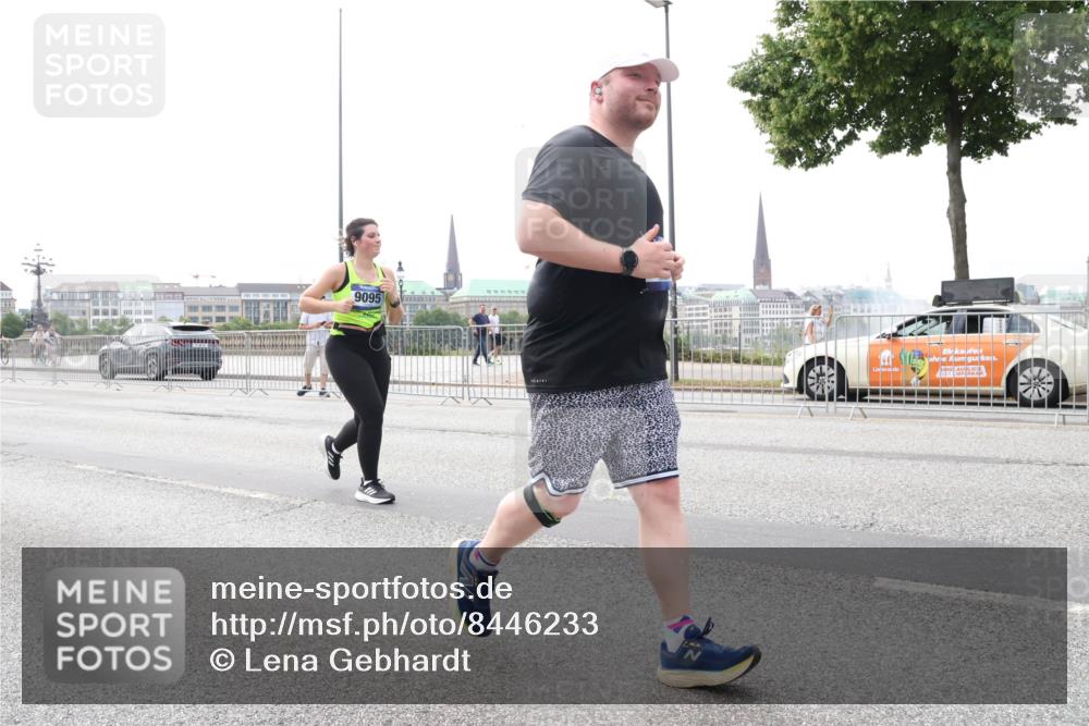 29.06.2025 - hella hamburg halbmarathon Lena Gebhardt http://msf.ph/oto/8446233 29.06.2025 10:30:05 Lombardsbrücke 9095, 1097, 1547, 1694, 2302, 2699, 2901, 3443, 3573, 3613, 4395, 4580, 5063, 5322, 5350, 6598, 6616, 6626, 8388, 8792, 8941, 9095, 9937, 10162, 10880, 11269, 11376, 11444, 11634, 12216, 12227, 12305, 12349, 12350, 12504, 12537, 12710, 13031, 13418, 13810, 14304, 15266, 16182, 16601, 16604, 16735, 16769, 17529, 18046, 18385, 18503, 18671 meine-sportfotos.de