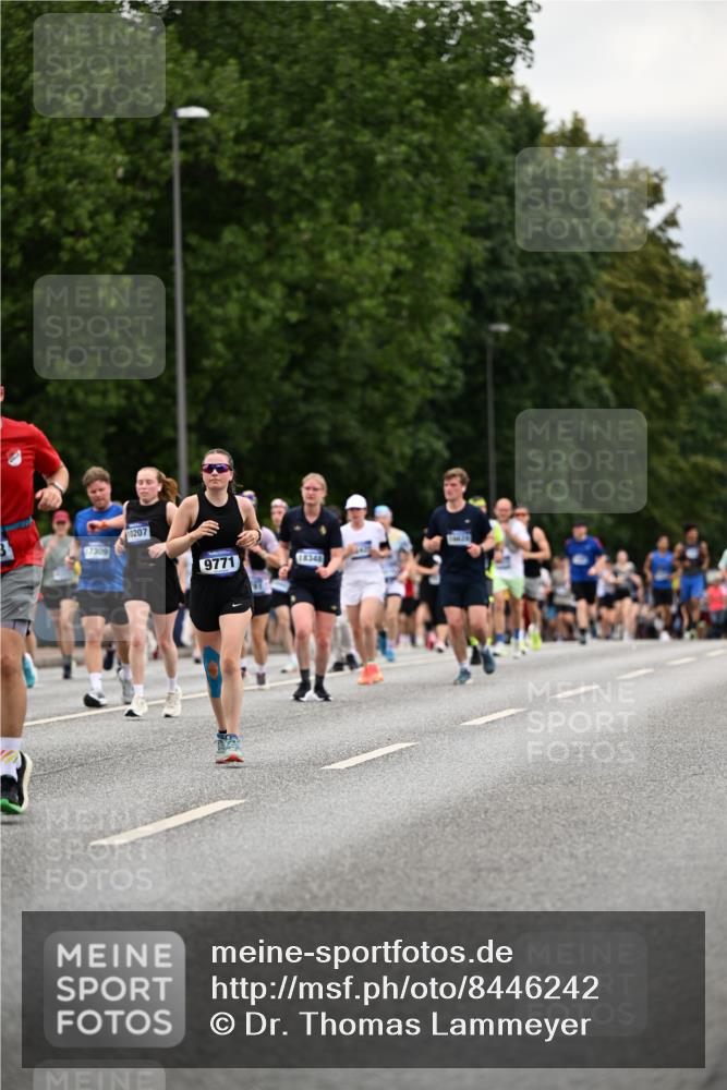 29.06.2025 - hella hamburg halbmarathon Dr. Thomas Lammeyer http://msf.ph/oto/8446242 29.06.2025 10:58:23 Kennedybrücke 1017, 1744, 1789, 1984, 2079, 2146, 2372, 2761, 3187, 3249, 4323, 4626, 4685, 4801, 4838, 5514, 5804, 5817, 5857, 5993, 6273, 6468, 7614, 8189, 8924, 9138, 9503, 9531, 9771, 10207, 11390 meine-sportfotos.de