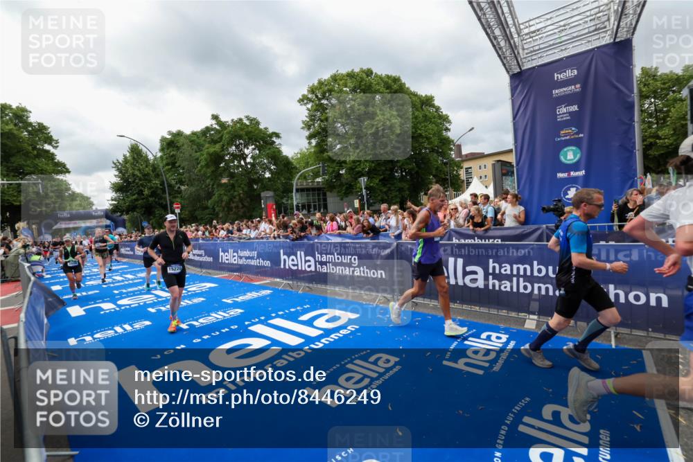 29.06.2025 - hella hamburg halbmarathon Zöllner http://msf.ph/oto/8446249 29.06.2025 10:57:44 Ziel 1239, 1715, 1719, 2606, 7833, 10133, 12774, 13523, 14571, 14951, 15217, 15220, 16418, 17201, 17455, 17769, 17814, 18388, 18508, 18985 meine-sportfotos.de