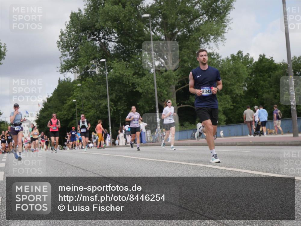 29.06.2025 - hella hamburg halbmarathon Luisa Fischer http://msf.ph/oto/8446254 29.06.2025 10:28:20 Kennedybrücke 3343, 1352, 2132, 2249, 2280, 3343, 4624, 5829, 5830, 6261 meine-sportfotos.de