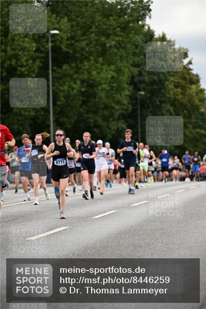 29.06.2025 - hella hamburg halbmarathon Dr. Thomas Lammeyer http://msf.ph/oto/8446259 29.06.2025 10:58:23 Kennedybrücke 1017, 1744, 1789, 1984, 2079, 2146, 2372, 2761, 3187, 3249, 4323, 4626, 4685, 4801, 4838, 5514, 5804, 5817, 5857, 5993, 6273, 6468, 7614, 8189, 8924, 9138, 9503, 9531, 9771, 10207, 11390 meine-sportfotos.de
