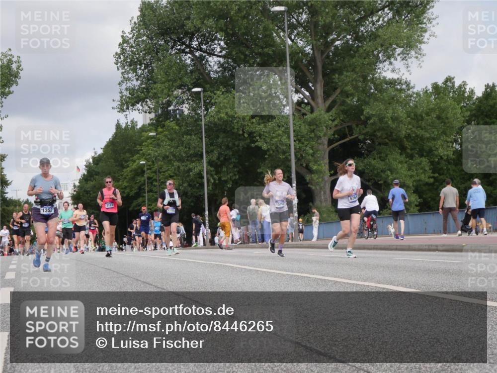 29.06.2025 - hella hamburg halbmarathon Luisa Fischer http://msf.ph/oto/8446265 29.06.2025 10:28:20 Kennedybrücke 13113, 1352, 3111, 15153, 6261, 1352, 2132, 2249, 2280, 3343, 4624, 5829, 5830, 6261 meine-sportfotos.de