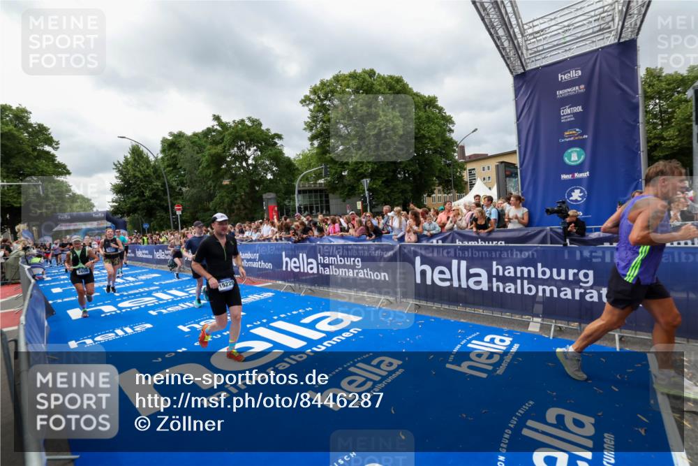 29.06.2025 - hella hamburg halbmarathon Zöllner http://msf.ph/oto/8446287 29.06.2025 10:57:44 Ziel 1239, 1715, 1719, 2606, 7833, 10133, 12774, 13523, 14571, 14951, 15217, 15220, 16418, 17201, 17455, 17769, 17814, 18388, 18508, 18985 meine-sportfotos.de