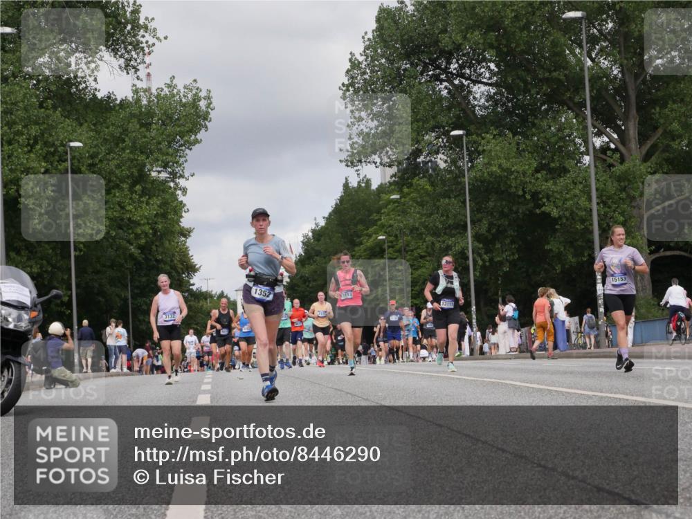 29.06.2025 - hella hamburg halbmarathon Luisa Fischer http://msf.ph/oto/8446290 29.06.2025 10:28:21 Kennedybrücke 3132, 1352, 3113, 13111, 15153, 1352, 2132, 2249, 2280, 3343, 4624, 5829, 5830, 6261 meine-sportfotos.de