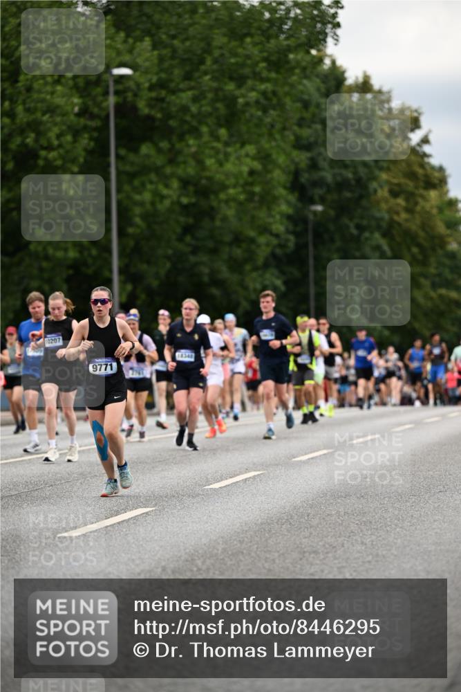 29.06.2025 - hella hamburg halbmarathon Dr. Thomas Lammeyer http://msf.ph/oto/8446295 29.06.2025 10:58:24 Kennedybrücke 1017, 1744, 1789, 1984, 2079, 2146, 2372, 2761, 3187, 3249, 4323, 4626, 4685, 4801, 4838, 5514, 5804, 5817, 5857, 5993, 6273, 6468, 7614, 8189, 8924, 9138, 9503, 9531, 9771, 10207, 11390 meine-sportfotos.de