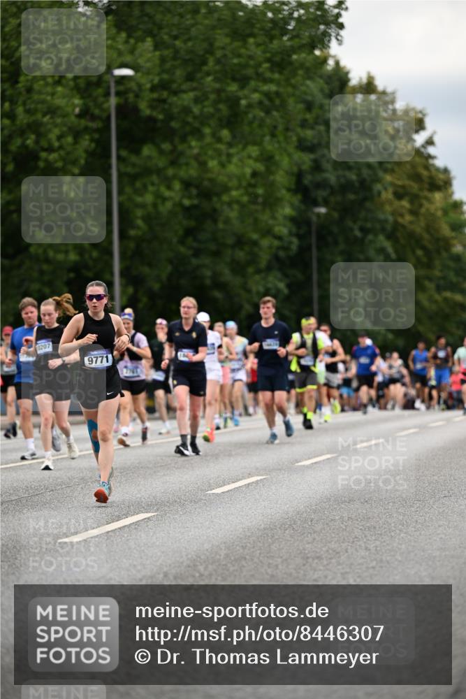 29.06.2025 - hella hamburg halbmarathon Dr. Thomas Lammeyer http://msf.ph/oto/8446307 29.06.2025 10:58:24 Kennedybrücke 1017, 1744, 1789, 1984, 2079, 2146, 2372, 2761, 3187, 3249, 4323, 4626, 4685, 4801, 4838, 5514, 5804, 5817, 5857, 5993, 6273, 6468, 7614, 8189, 8924, 9138, 9503, 9531, 9771, 10207, 11390 meine-sportfotos.de