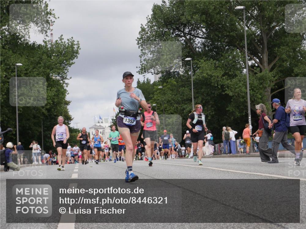 29.06.2025 - hella hamburg halbmarathon Luisa Fischer http://msf.ph/oto/8446321 29.06.2025 10:28:23 Kennedybrücke 3132, 4010, 1352, 13113, 13111, 15153, 1352, 2249, 3132, 3343, 6261 meine-sportfotos.de
