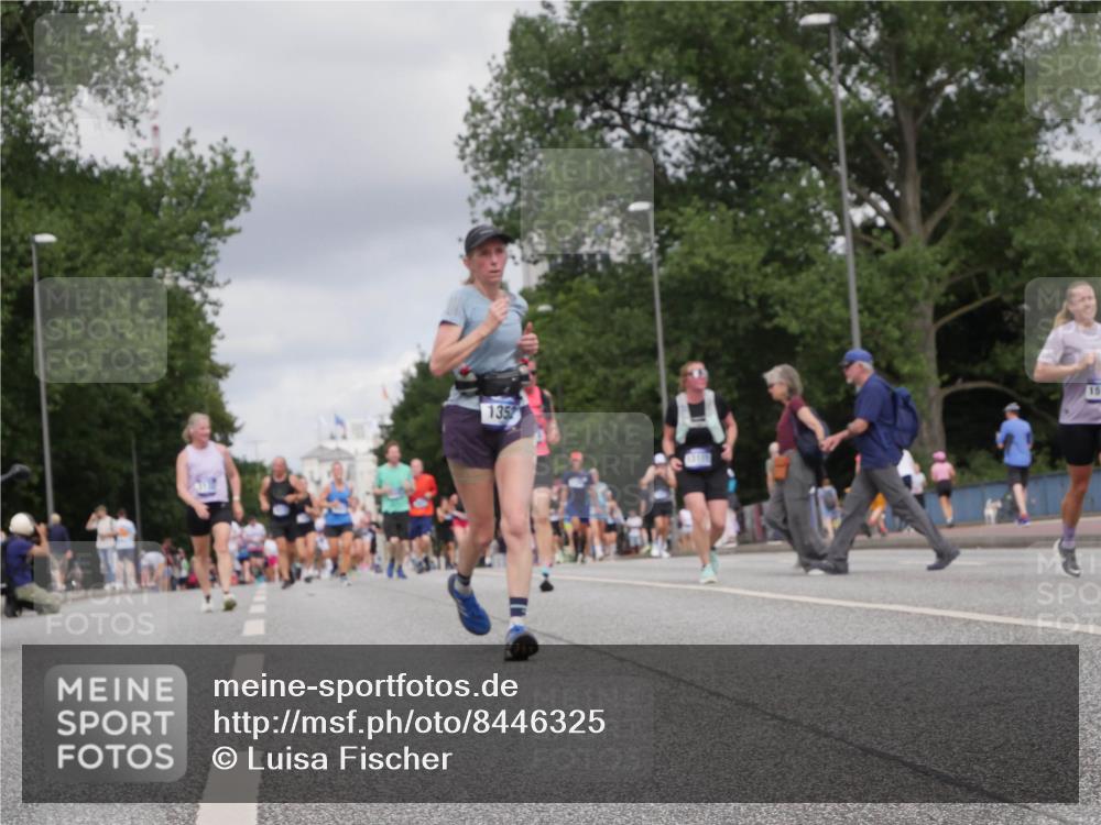 29.06.2025 - hella hamburg halbmarathon Luisa Fischer http://msf.ph/oto/8446325 29.06.2025 10:28:23 Kennedybrücke 1352, 15, 1352, 2249, 3132, 3343, 6261 meine-sportfotos.de