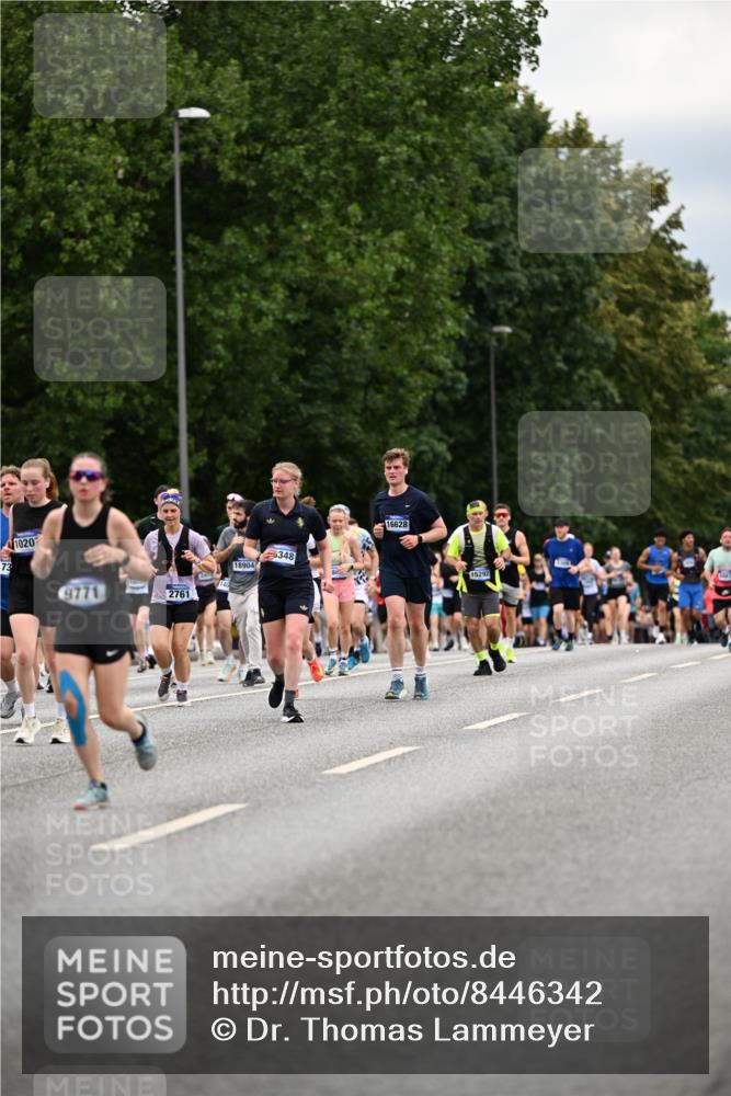 29.06.2025 - hella hamburg halbmarathon Dr. Thomas Lammeyer http://msf.ph/oto/8446342 29.06.2025 10:58:24 Kennedybrücke 1017, 1744, 1789, 1984, 2079, 2146, 2372, 2761, 3187, 3249, 4323, 4626, 4685, 4801, 4838, 5514, 5804, 5817, 5857, 5993, 6273, 6468, 7614, 8189, 8924, 9138, 9503, 9531, 9771, 10207, 11390 meine-sportfotos.de