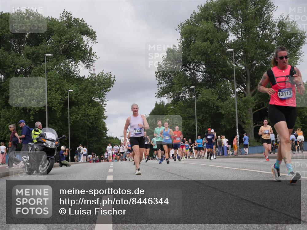 29.06.2025 - hella hamburg halbmarathon Luisa Fischer http://msf.ph/oto/8446344 29.06.2025 10:28:28 Kennedybrücke 3132, 8083, 9927, 4111, 13113, 1352, 3132, 4008, 4010, 4111, 6261, 8083, 9927 meine-sportfotos.de