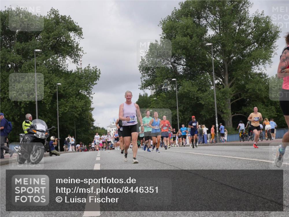 29.06.2025 - hella hamburg halbmarathon Luisa Fischer http://msf.ph/oto/8446351 29.06.2025 10:28:29 Kennedybrücke 32, 8083, 9927, 4111, 3132, 4008, 4010, 4111, 6261, 8083, 9927 meine-sportfotos.de