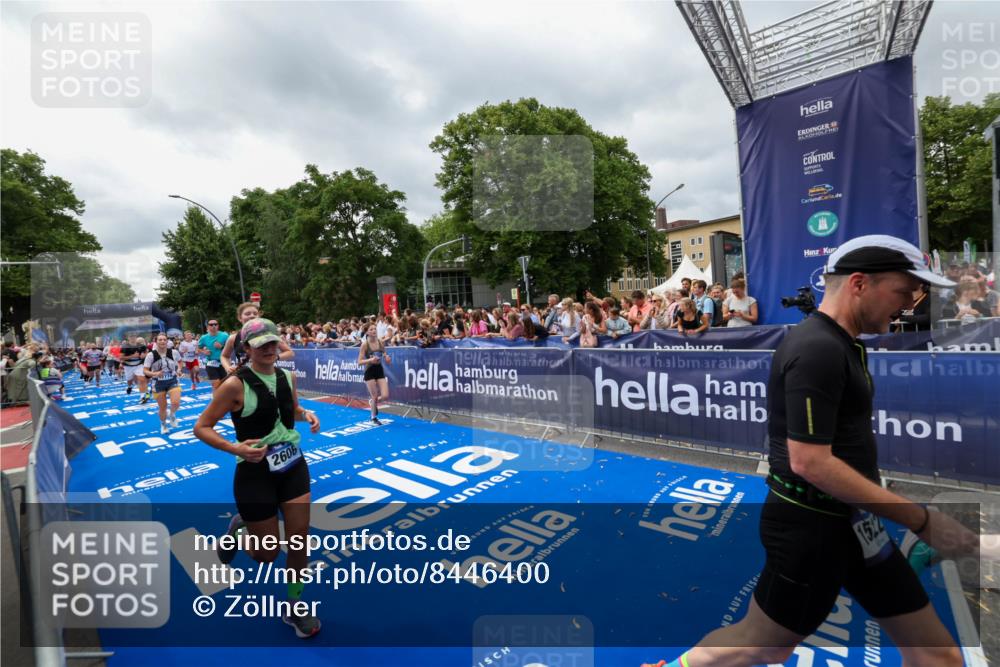 29.06.2025 - hella hamburg halbmarathon Zöllner http://msf.ph/oto/8446400 29.06.2025 10:57:46 Ziel 1715, 1719, 1972, 2606, 5391, 7833, 10133, 12440, 12774, 13523, 14737, 15217, 15220, 16418, 17201, 17455, 17814, 18388, 18508, 18727, 18985 meine-sportfotos.de