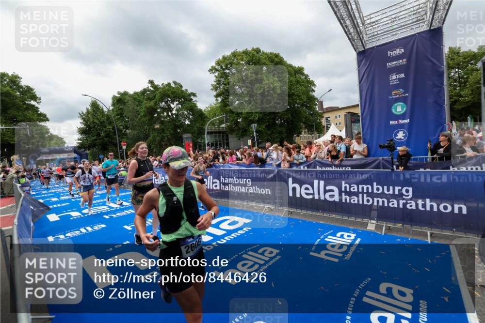 29.06.2025 - hella hamburg halbmarathon Zöllner http://msf.ph/oto/8446426 29.06.2025 10:57:46 Ziel 1715, 1719, 1972, 2606, 5391, 7833, 10133, 12440, 12774, 13523, 14737, 15217, 15220, 16418, 17201, 17455, 17814, 18388, 18508, 18727, 18985 meine-sportfotos.de