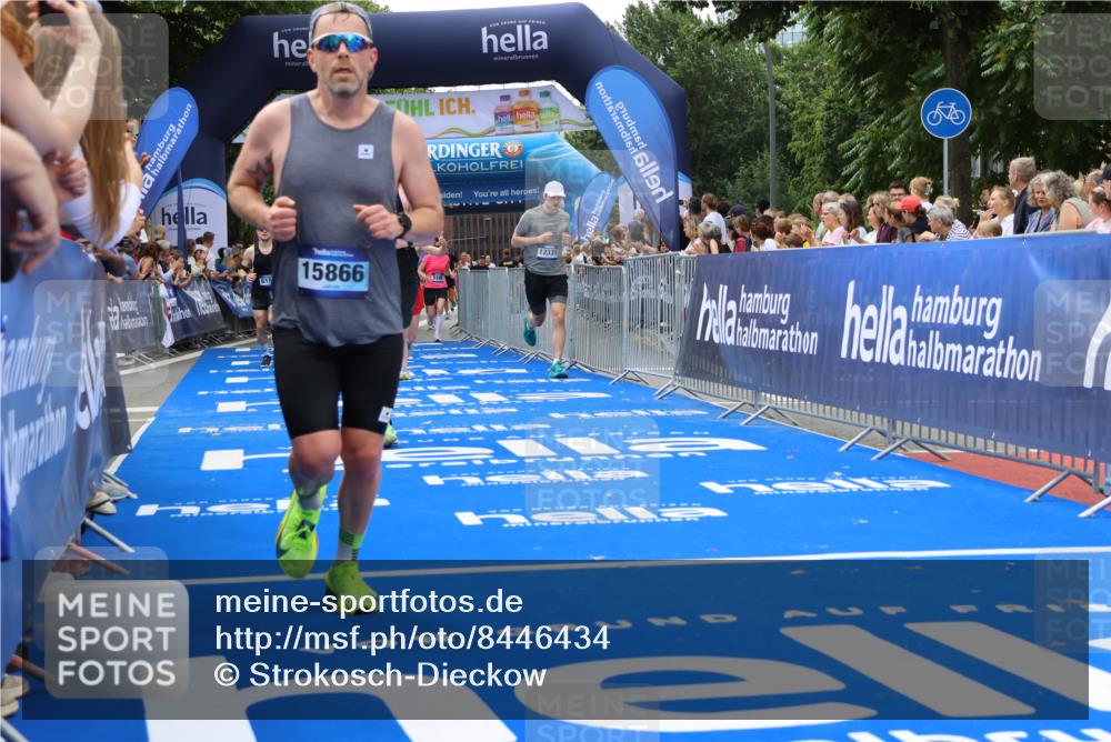 29.06.2025 - hella hamburg halbmarathon Strokosch-Dieckow http://msf.ph/oto/8446434 29.06.2025 10:39:22 Ziel 1343, 2044, 2546, 2972, 4565, 6037, 6152, 8319, 8346, 8925, 12046, 12335, 12372, 13479, 14359, 15013, 15866, 17646 meine-sportfotos.de