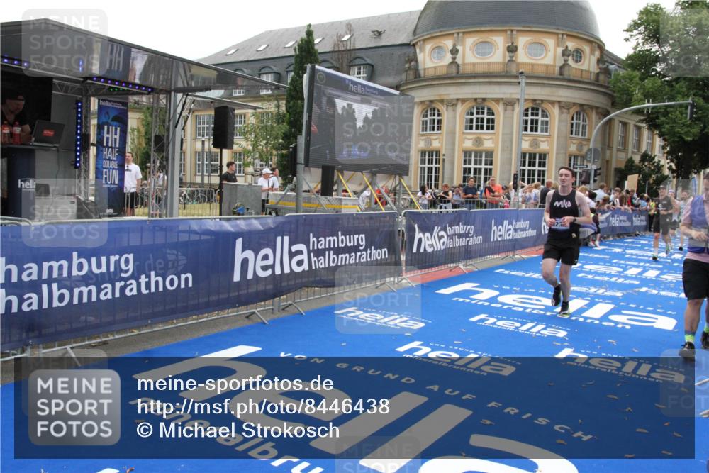 29.06.2025 - hella hamburg halbmarathon Michael Strokosch http://msf.ph/oto/8446438 29.06.2025 10:27:39 Ziel 2203, 7651, 8731, 10655, 12341, 17354, 18832 meine-sportfotos.de