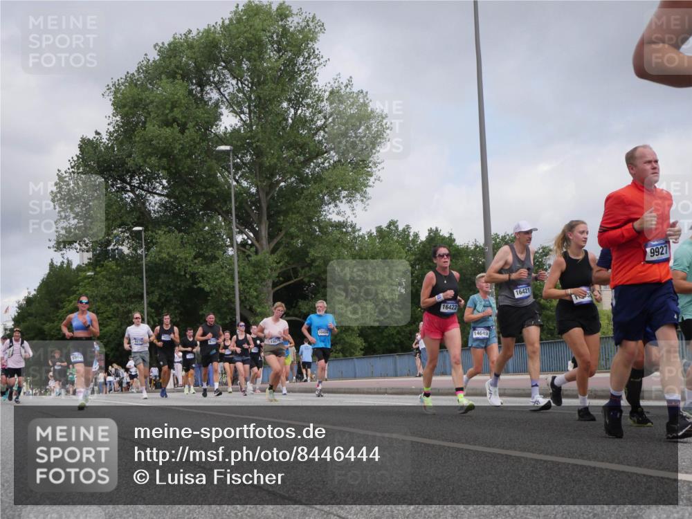 29.06.2025 - hella hamburg halbmarathon Luisa Fischer http://msf.ph/oto/8446444 29.06.2025 10:28:36 Kennedybrücke 8962, 8276, 16422, 14649, 16421, 9927, 3113, 3132, 4008, 4010, 4111, 4797, 8083, 8276, 8962, 9927 meine-sportfotos.de