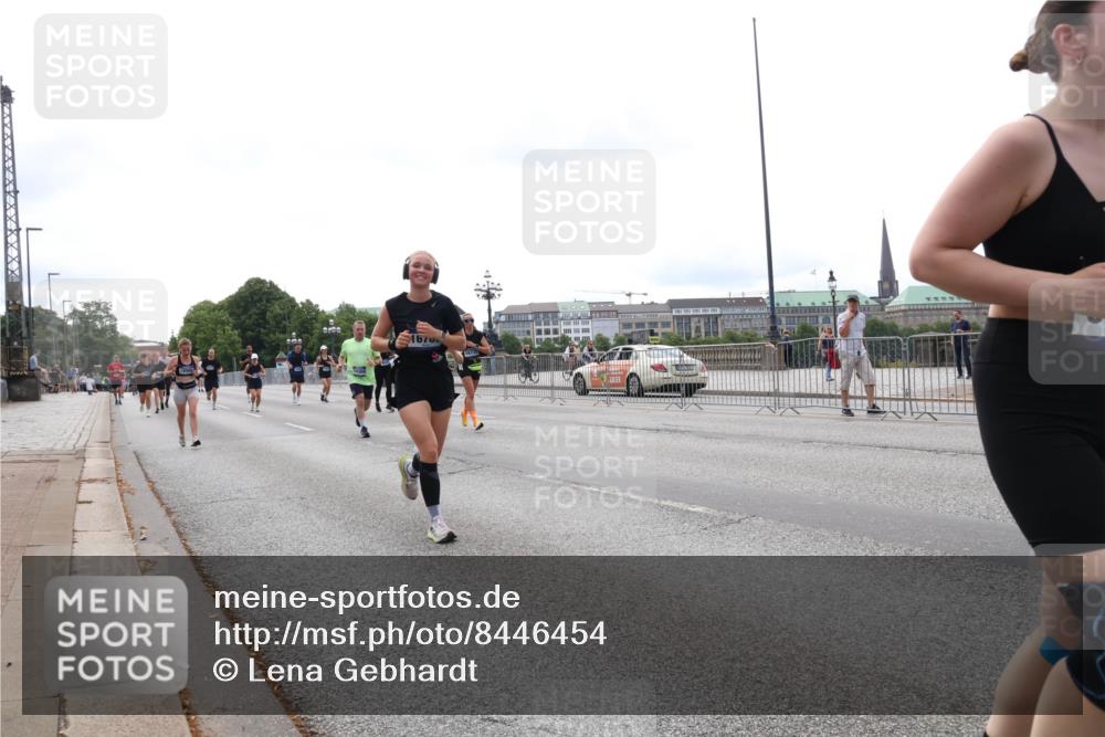29.06.2025 - hella hamburg halbmarathon Lena Gebhardt http://msf.ph/oto/8446454 29.06.2025 10:30:07 Lombardsbrücke 1097, 1547, 1694, 2302, 2699, 2901, 3443, 3573, 3613, 4395, 4580, 5063, 5322, 5350, 6598, 6616, 6626, 8388, 8792, 8941, 9095, 9937, 10162, 10880, 11376, 11444, 11634, 12216, 12227, 12305, 12349, 12350, 12504, 12537, 12710, 13031, 13418, 13810, 14304, 15266, 15938, 16182, 16601, 16604, 16735, 16769, 17529, 18046, 18385, 18503, 18671 meine-sportfotos.de