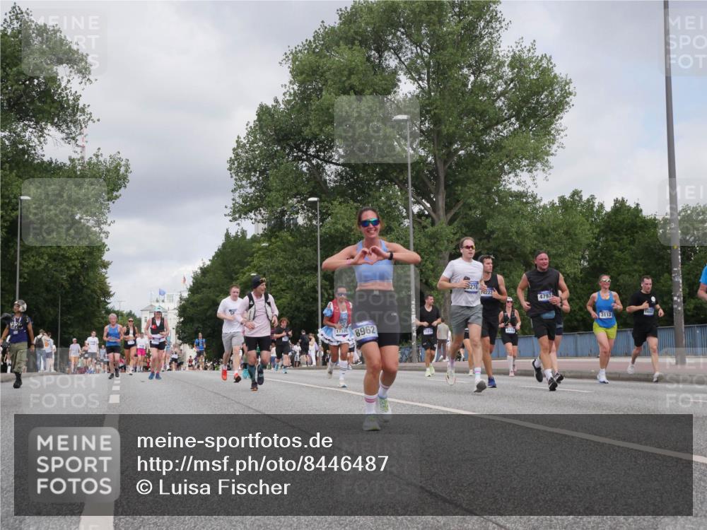 29.06.2025 - hella hamburg halbmarathon Luisa Fischer http://msf.ph/oto/8446487 29.06.2025 10:28:40 Kennedybrücke 17535, 8962, 3276, 1223, 4797, 4444, 3113, 3099, 3113, 4797, 5814, 7778, 8276, 8962, 9927 meine-sportfotos.de