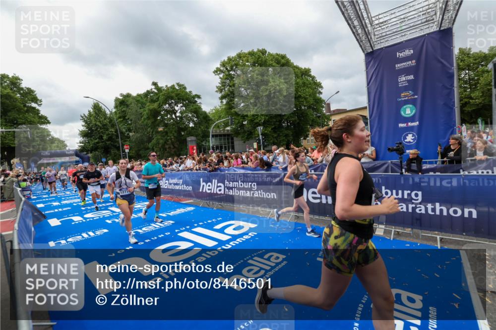 29.06.2025 - hella hamburg halbmarathon Zöllner http://msf.ph/oto/8446501 29.06.2025 10:57:47 Ziel 1715, 1719, 1972, 2034, 2606, 5391, 7833, 10133, 10599, 12440, 12774, 13523, 14737, 15217, 16418, 17201, 17455, 18388, 18508, 18727, 18985 meine-sportfotos.de