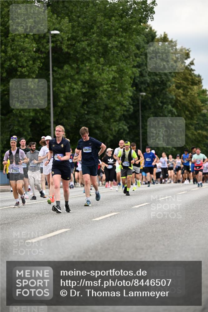 29.06.2025 - hella hamburg halbmarathon Dr. Thomas Lammeyer http://msf.ph/oto/8446507 29.06.2025 10:58:26 Kennedybrücke 1017, 1744, 1789, 1984, 2079, 2146, 2372, 2761, 3187, 3249, 3364, 4323, 4626, 4685, 4801, 4838, 5309, 5514, 5804, 5817, 5993, 6273, 6468, 6583, 6987, 7614, 8189, 8924, 9138, 9503, 9531, 9771, 10207, 11390 meine-sportfotos.de