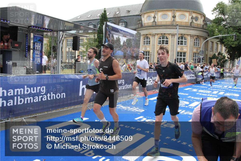 29.06.2025 - hella hamburg halbmarathon Michael Strokosch http://msf.ph/oto/8446509 29.06.2025 10:27:42 Ziel 2203, 5367, 7651, 8731, 10655, 12341, 17354, 18832 meine-sportfotos.de