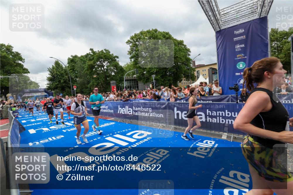 29.06.2025 - hella hamburg halbmarathon Zöllner http://msf.ph/oto/8446522 29.06.2025 10:57:47 Ziel 1715, 1719, 1972, 2034, 2606, 5391, 7833, 10133, 10599, 12440, 12774, 13523, 14737, 15217, 16418, 17201, 17455, 18388, 18508, 18727, 18985 meine-sportfotos.de