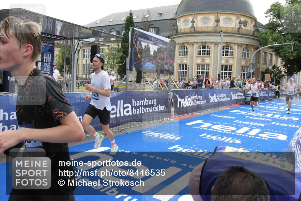 29.06.2025 - hella hamburg halbmarathon Michael Strokosch http://msf.ph/oto/8446535 29.06.2025 10:27:43 Ziel 2203, 5367, 7651, 8731, 10655, 17354, 17893, 18832 meine-sportfotos.de