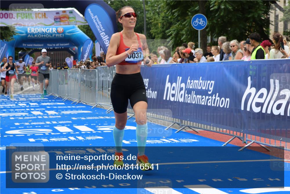 29.06.2025 - hella hamburg halbmarathon Strokosch-Dieckow http://msf.ph/oto/8446541 29.06.2025 10:39:20 Ziel 2044, 2546, 2972, 4565, 5752, 6037, 6152, 8319, 8346, 8925, 12046, 12335, 12372, 13479, 14311, 14359, 15013, 15866, 17646 meine-sportfotos.de