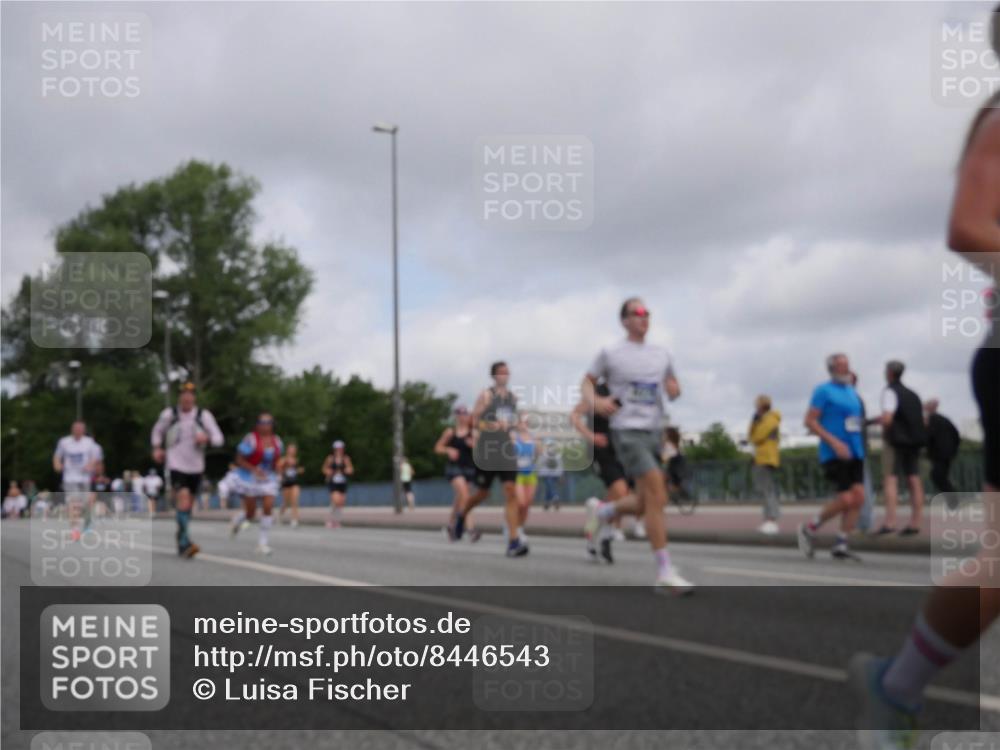29.06.2025 - hella hamburg halbmarathon Luisa Fischer http://msf.ph/oto/8446543 29.06.2025 10:28:42 Kennedybrücke 2000, 3053, 3099, 3113, 4444, 4797, 5814, 7778, 8276, 8962 meine-sportfotos.de
