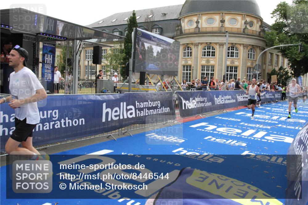 29.06.2025 - hella hamburg halbmarathon Michael Strokosch http://msf.ph/oto/8446544 29.06.2025 10:27:43 Ziel 2203, 5367, 7651, 8731, 10655, 17354, 17893, 18832 meine-sportfotos.de