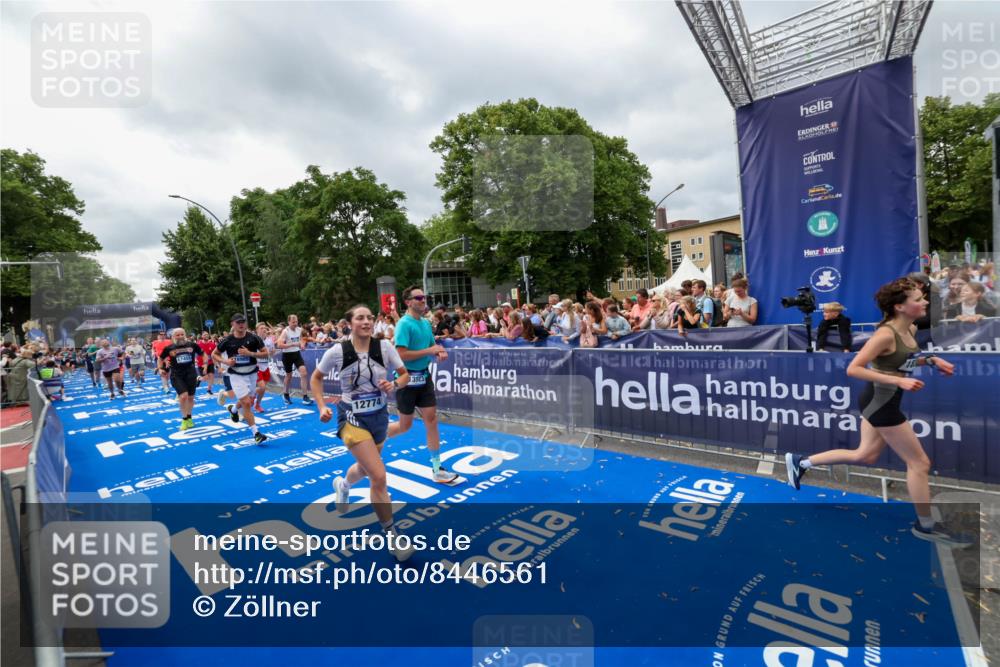 29.06.2025 - hella hamburg halbmarathon Zöllner http://msf.ph/oto/8446561 29.06.2025 10:57:48 Ziel 1715, 1719, 1972, 2034, 5391, 7269, 7833, 10133, 10599, 10703, 12440, 12523, 12774, 13523, 14737, 15217, 16418, 17201, 17455, 18388, 18508, 18727, 18985 meine-sportfotos.de