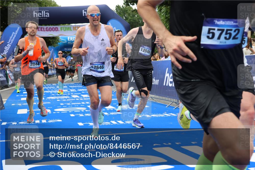 29.06.2025 - hella hamburg halbmarathon Strokosch-Dieckow http://msf.ph/oto/8446567 29.06.2025 10:39:17 Ziel 2044, 3282, 4565, 5752, 6037, 6152, 8319, 8925, 11305, 12046, 12335, 13479, 13729, 14311, 14359, 15013, 15866, 17646, 17668, 18149 meine-sportfotos.de