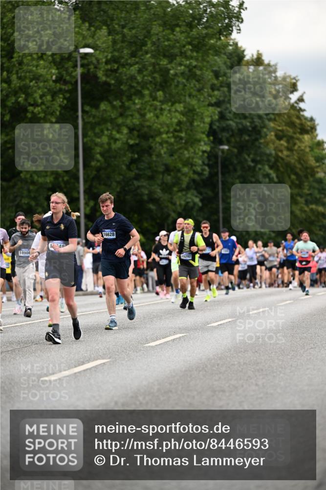 29.06.2025 - hella hamburg halbmarathon Dr. Thomas Lammeyer http://msf.ph/oto/8446593 29.06.2025 10:58:27 Kennedybrücke 1017, 1744, 1789, 1984, 2079, 2146, 2372, 2761, 3187, 3249, 3364, 4323, 4626, 4685, 4801, 4838, 5309, 5514, 5804, 5817, 5993, 6273, 6468, 6583, 6987, 7614, 8189, 8924, 9138, 9503, 9531, 9771, 10207, 11390 meine-sportfotos.de