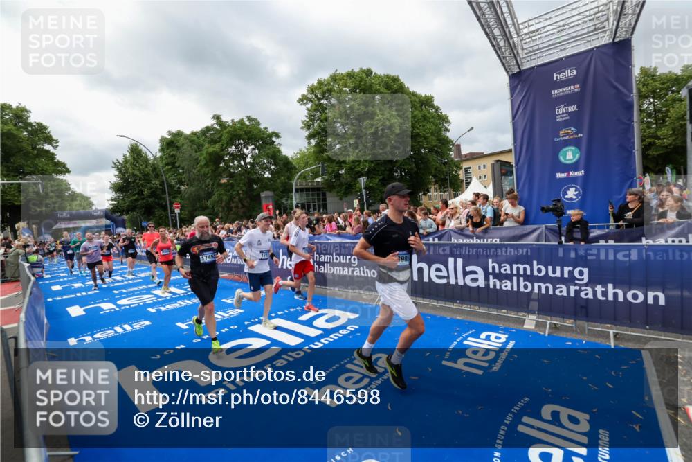 29.06.2025 - hella hamburg halbmarathon Zöllner http://msf.ph/oto/8446598 29.06.2025 10:57:49 Ziel 1715, 1719, 1972, 2034, 5391, 7269, 7833, 10133, 10599, 10703, 12440, 12523, 12774, 13523, 14737, 16418, 16517, 17201, 17455, 18508, 18727, 18985 meine-sportfotos.de