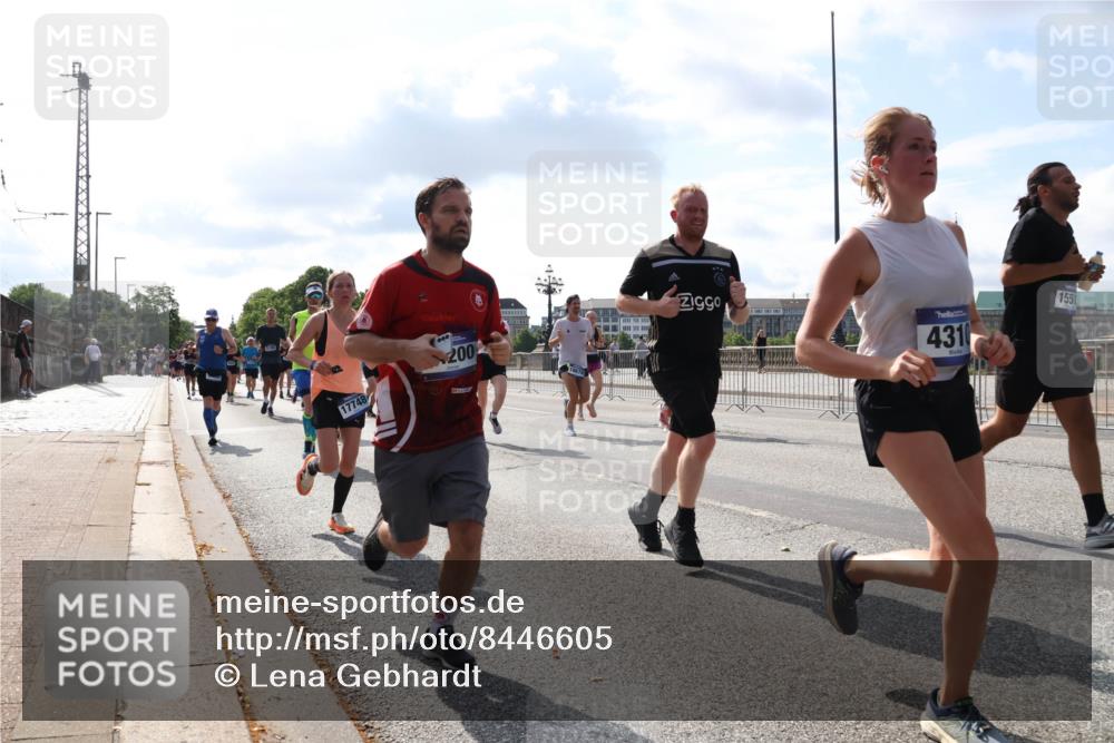 29.06.2025 - hella hamburg halbmarathon Lena Gebhardt http://msf.ph/oto/8446605 29.06.2025 09:53:31 Lombardsbrücke 17748, 200, 4310, 1551, 1012, 1391, 1466, 1558, 1735, 1750, 1759, 2234, 2365, 2402, 2516, 2590, 2623, 2890, 2937, 3004, 3146, 3186, 3304, 3414, 3907, 4091, 4140, 4247, 4310, 4553, 4997, 5022, 5115, 5132, 5362, 5460, 5532, 5623, 5624, 5650, 5692, 6071, 6081, 6152, 6203, 6282, 6375, 6388, 6460, 6575, 6712, 6903, 7147, 7204, 7322, 7385, 7448, 7450, 7480, 7765, 8063, 8664, 9030, 9126, 9626, 9633, 9723, 9965, 11077, 13009 meine-sportfotos.de