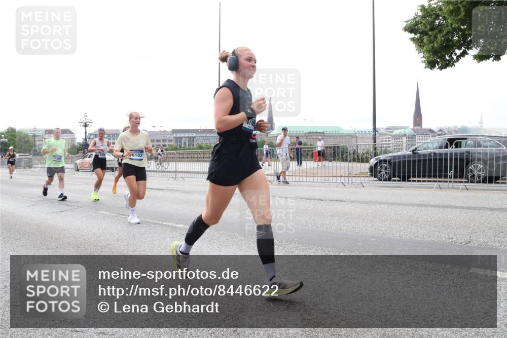 29.06.2025 - hella hamburg halbmarathon Lena Gebhardt http://msf.ph/oto/8446622 29.06.2025 10:30:08 Lombardsbrücke 6182, 14304, 1097, 1547, 1694, 2302, 2699, 2901, 3443, 3573, 3613, 4395, 4580, 5063, 5322, 5350, 6598, 6616, 6626, 8388, 8792, 8941, 9095, 9937, 10162, 10880, 11376, 11444, 12216, 12227, 12305, 12349, 12350, 12504, 12537, 12710, 13031, 13418, 13810, 14304, 15266, 15938, 16182, 16601, 16604, 16735, 16769, 17529, 18046, 18385, 18503, 18671 meine-sportfotos.de