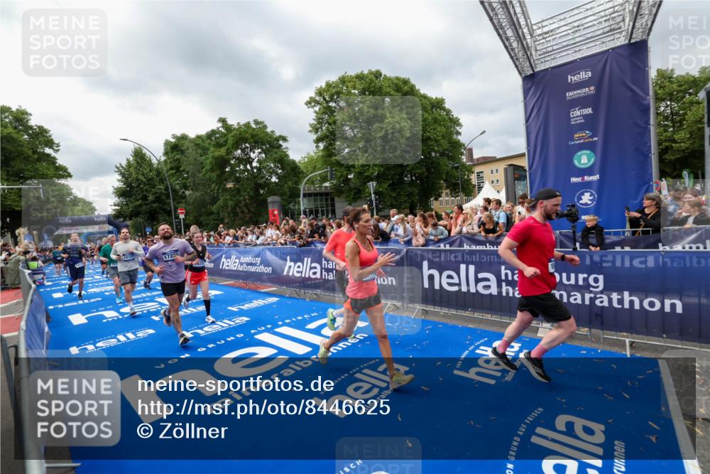 29.06.2025 - hella hamburg halbmarathon Zöllner http://msf.ph/oto/8446625 29.06.2025 10:57:51 Ziel 1719, 1972, 2034, 2806, 2883, 5391, 7269, 7833, 9820, 10133, 10599, 10703, 12440, 12523, 14737, 16418, 16517, 17201, 17455, 18492, 18508, 18727 meine-sportfotos.de