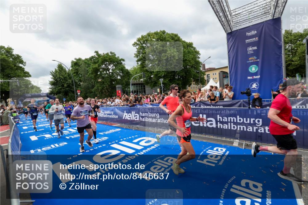 29.06.2025 - hella hamburg halbmarathon Zöllner http://msf.ph/oto/8446637 29.06.2025 10:57:51 Ziel 1719, 1972, 2034, 2806, 2883, 5391, 7269, 7833, 9820, 10133, 10599, 10703, 12440, 12523, 14737, 16418, 16517, 17201, 17455, 18492, 18508, 18727 meine-sportfotos.de