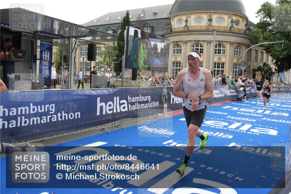 29.06.2025 - hella hamburg halbmarathon Michael Strokosch http://msf.ph/oto/8446641 29.06.2025 10:27:46 Ziel 1122, 5367, 8731, 10655, 17893 meine-sportfotos.de