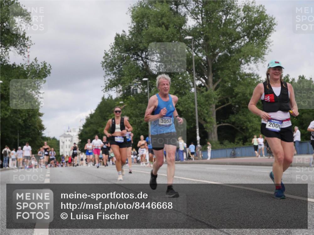 29.06.2025 - hella hamburg halbmarathon Luisa Fischer http://msf.ph/oto/8446668 29.06.2025 10:28:49 Kennedybrücke 11157, 3053, 2000, 1627, 1740, 2000, 3053, 3099, 3920, 4444, 5814, 7778 meine-sportfotos.de