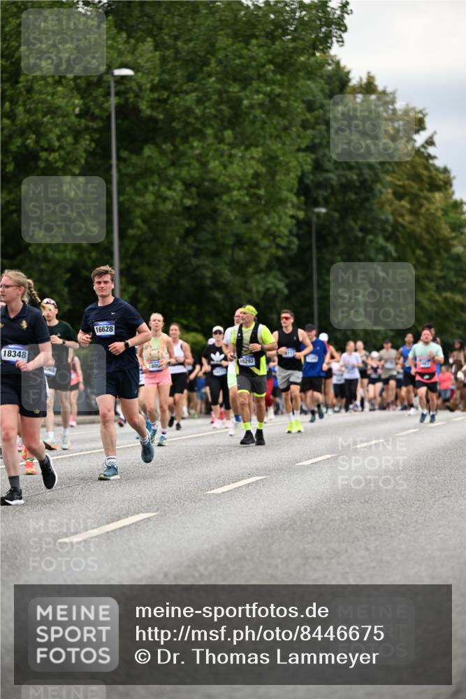 29.06.2025 - hella hamburg halbmarathon Dr. Thomas Lammeyer http://msf.ph/oto/8446675 29.06.2025 10:58:28 Kennedybrücke 1017, 1744, 1984, 2079, 2146, 2372, 2761, 3187, 3249, 3364, 4323, 4626, 4685, 4801, 4838, 5309, 5514, 5804, 5817, 5993, 6273, 6468, 6583, 6987, 7614, 8189, 8924, 9138, 9503, 9531, 9771, 10207, 11390 meine-sportfotos.de