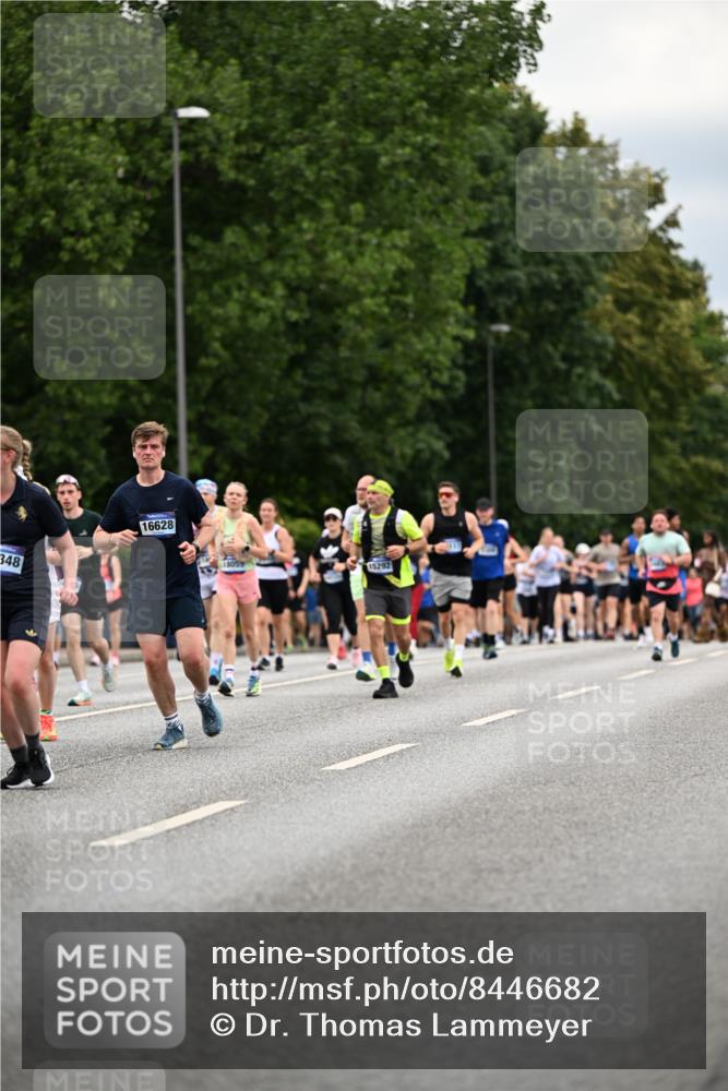 29.06.2025 - hella hamburg halbmarathon Dr. Thomas Lammeyer http://msf.ph/oto/8446682 29.06.2025 10:58:28 Kennedybrücke 1017, 1744, 1984, 2079, 2146, 2372, 2761, 3187, 3249, 3364, 4323, 4626, 4685, 4801, 4838, 5309, 5514, 5804, 5817, 5993, 6273, 6468, 6583, 6987, 7614, 8189, 8924, 9138, 9503, 9531, 9771, 10207, 11390 meine-sportfotos.de