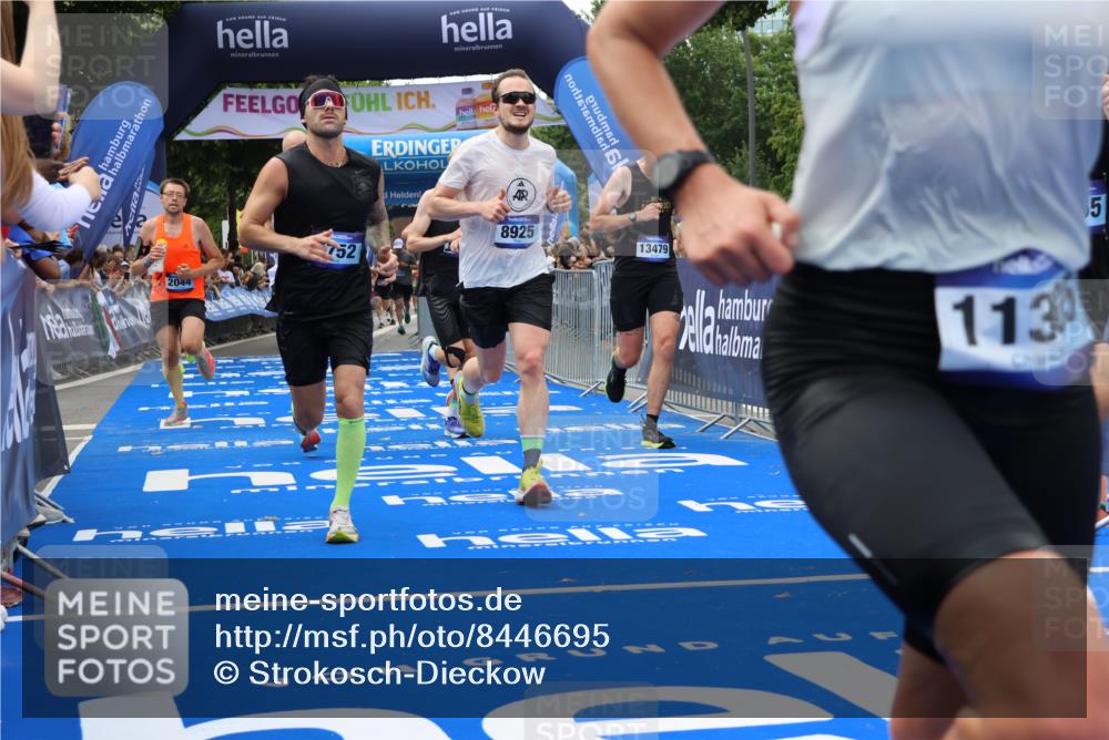 29.06.2025 - hella hamburg halbmarathon Strokosch-Dieckow http://msf.ph/oto/8446695 29.06.2025 10:39:15 Ziel 2044, 3282, 4565, 5752, 6037, 8319, 8925, 11305, 12046, 13479, 13729, 14311, 14359, 15556, 15866, 16656, 17646, 17668, 18149, 18547 meine-sportfotos.de