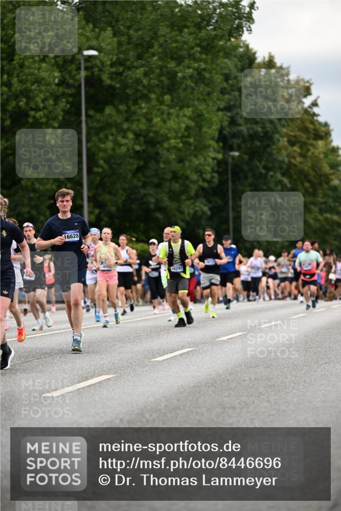 29.06.2025 - hella hamburg halbmarathon Dr. Thomas Lammeyer http://msf.ph/oto/8446696 29.06.2025 10:58:28 Kennedybrücke 1017, 1744, 1984, 2079, 2146, 2372, 2761, 3187, 3249, 3364, 4323, 4626, 4685, 4801, 4838, 5309, 5514, 5804, 5817, 5993, 6273, 6468, 6583, 6987, 7614, 8189, 8924, 9138, 9503, 9531, 9771, 10207, 11390 meine-sportfotos.de