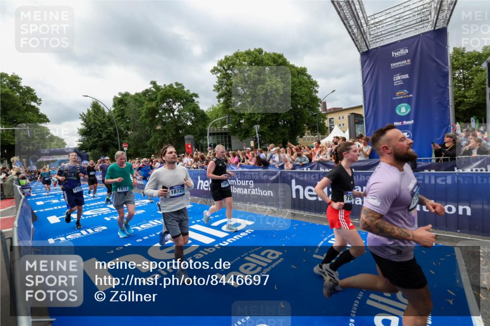 29.06.2025 - hella hamburg halbmarathon Zöllner http://msf.ph/oto/8446697 29.06.2025 10:57:53 Ziel 1972, 2034, 2806, 2883, 5391, 7138, 7269, 7833, 9820, 10599, 10703, 12440, 12523, 13376, 14737, 16517, 17201, 17543, 18492, 18727 meine-sportfotos.de